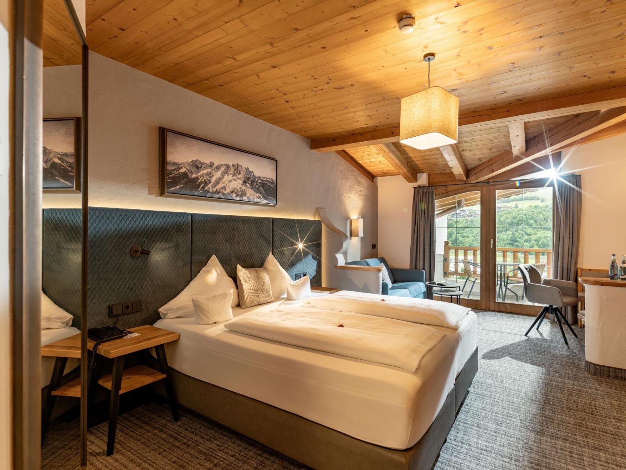 & Sonne 4 Sterne Superior Hotel Kirchberg in Tirol